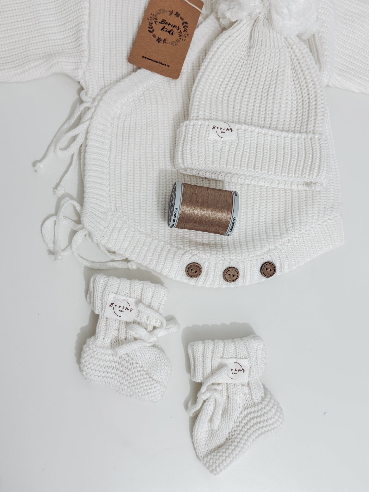 Unisex Baby Gift Hamper 100%Cotton Knit Set of 3 | Personalised Romper, Pom Pom Hat, Booties | Luxury Newborn Gift Set
