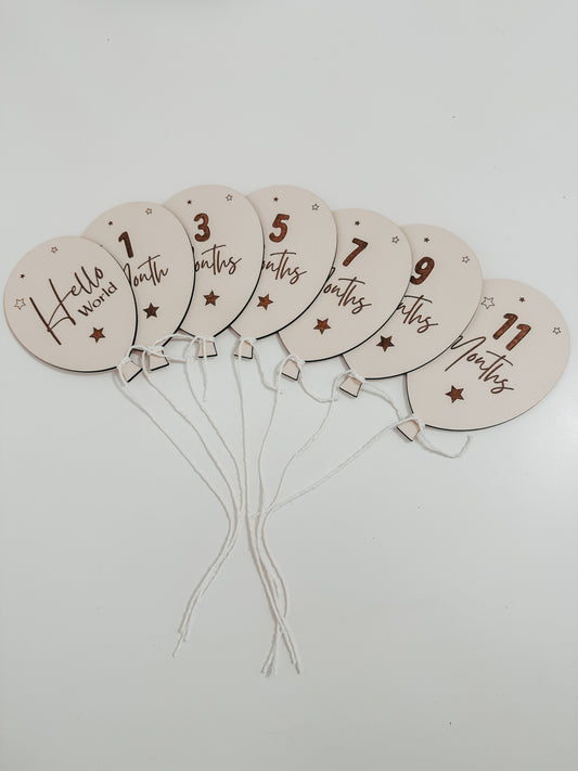 Balloon Milestone Plaque Set | 7 Wooden Baby Milestone Cards Moon and Stars