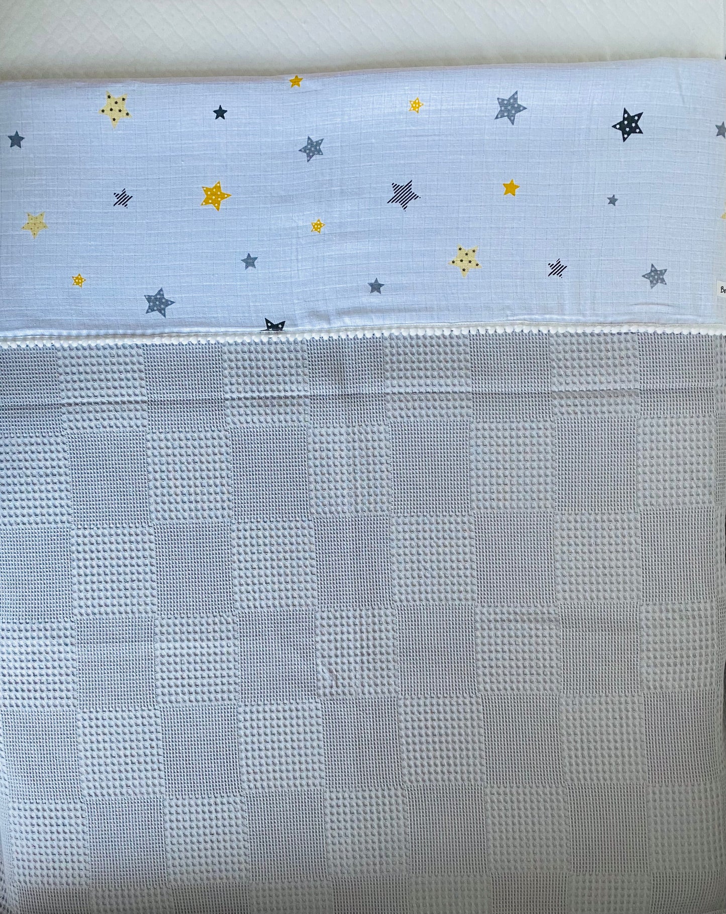 Large Double Sided 100% Cotton Grey Waffle and Yellow Stars Muslin Blanket with Pom Pom Trims 120x100cm