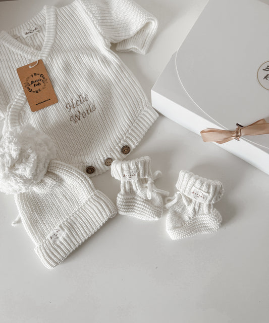 Unisex Baby Gift Hamper 100%Cotton Knit Set of 3 | Personalised Romper, Pom Pom Hat, Booties | Luxury Newborn Gift Set