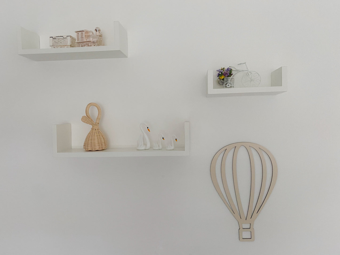Wooden Hot Air Balloon Nursery Wall/Shelf Decor 21x32cm